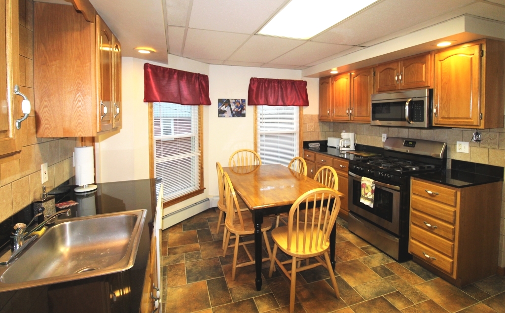 78 Elm St (Apt 2R) Osterhoudt Student Rentals